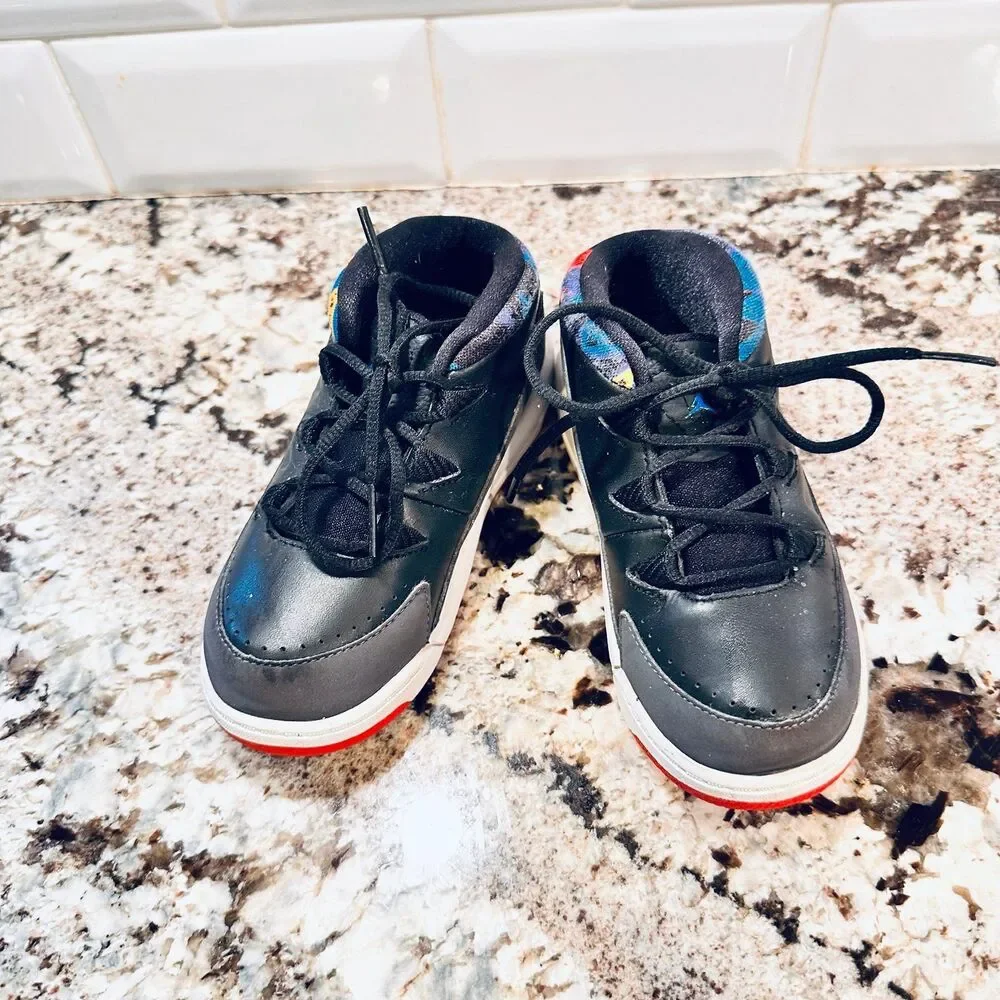 Air Jordan low top fashion sneakers Size 9
